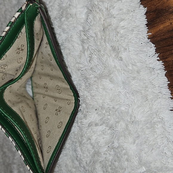 Tory Burch Green and White Geometric Wallet - Picture 10 of 10